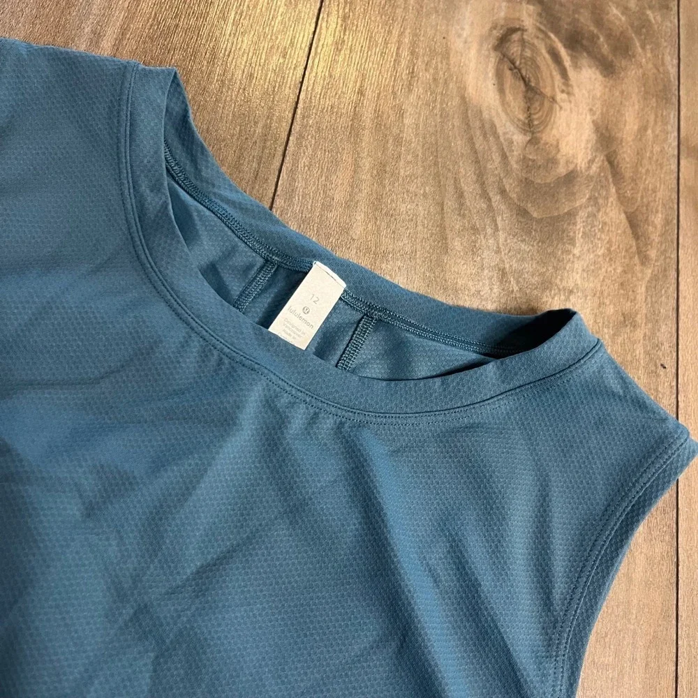 Lululemon Size 12 Teal Mesh Athletic Tank Top‎ Cropped Sleeveless